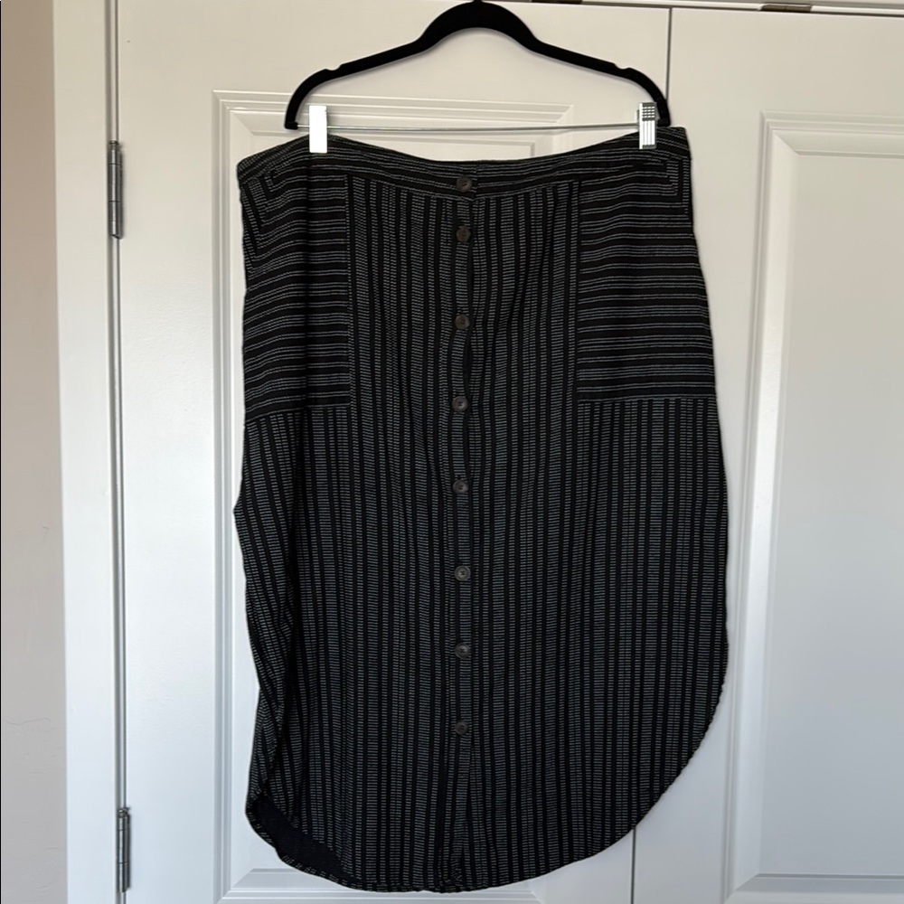 GAP Black and White Asymmetrical Midi Pencil Skirt